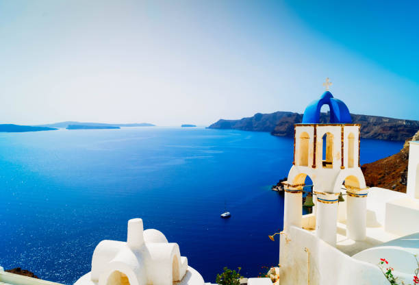 istock Oia, traditional greek village 1291014878