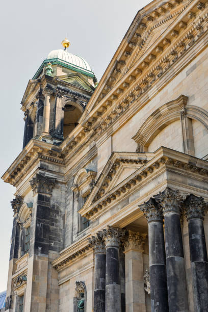 dom berliner dome auf der museumsinsel in berlin. - berlin cathedral berlin germany museum island sunlight stock-fotos und bilder