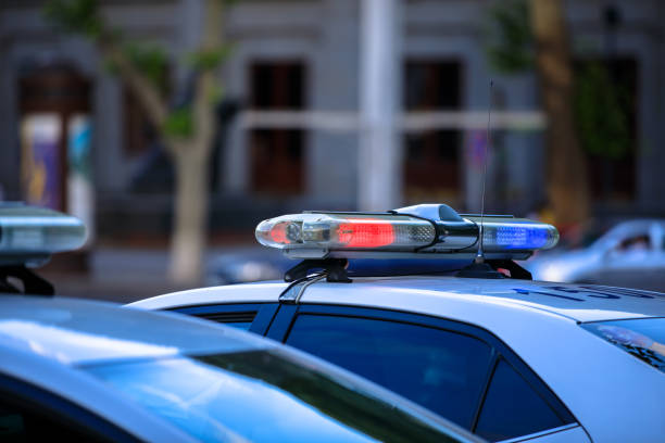 istock Police officer emergency service car 1291041984