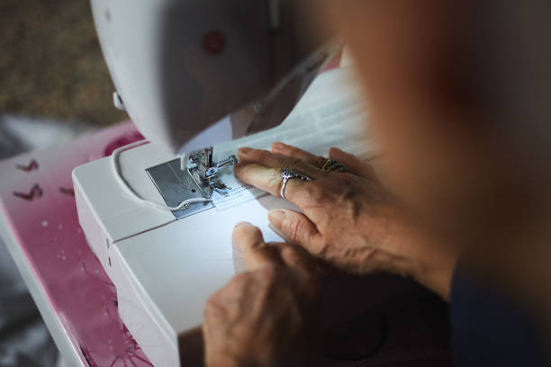 istock Housewife working with sewing machine 1291048188