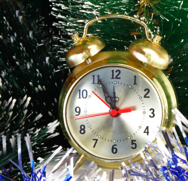 la veille du jour de l’an. avant le nouvel an cinq minutes. - 2013 new years eve number year photos et images de collection