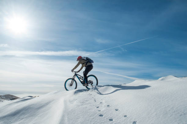 istock snow bike 1291075418