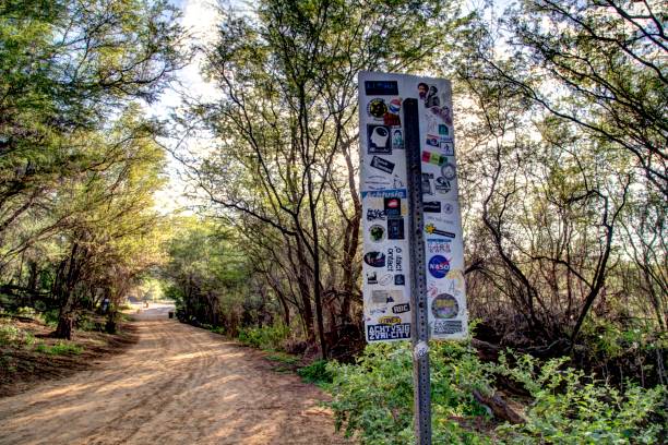 マウイ島のハワイ島のマレナのビッグビーチにつながる道路標識 - hawaii islands maui big island tropical climate ストックフォトと画像