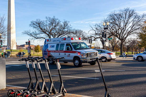 an american medical response ambulance is rushing to an emergency with bells and whistles on the constitution avenue - travel healthcare and medicine emergency services urgency imagens e fotografias de stock