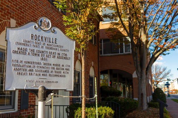 Rockville has been the county seat of Montgomery County, Maryland since 1776. Rockville, MD, USA 11/23/2020: Rockville has been the county seat of Montgomery County, Maryland since 1776. This is a big town with a blend of historic elements and large urban areas. maryland state colors stock pictures, royalty-free photos & images