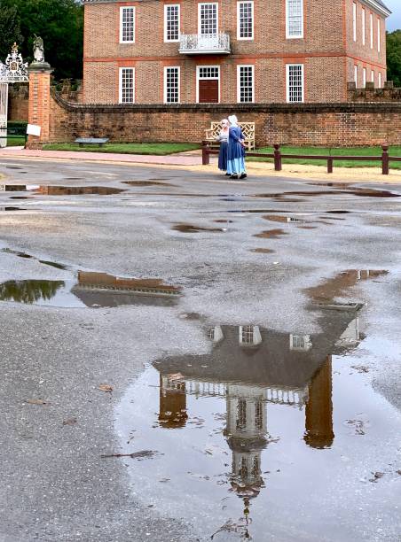 Governor's Palace Reflected in Puddle in Williamsburg, Virginia, USA Williamsburg, VA, USA - September 29, 2020: A rainy day view of the Governor's Palace, the home for the Royal Governors in Williamsburg, Virginia, USA. governor's palace williamsburg stock pictures, royalty-free photos & images