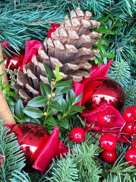 istock Christmas flower arrangments 1291130974