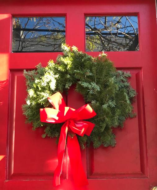istock Evergreen Wreath on Red Door 1291131672