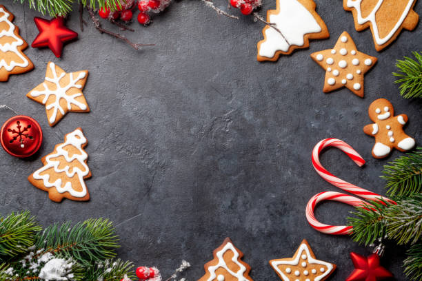 istock Christmas card with gingerbread cookies 1291148401