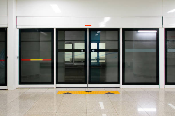 Korean Subway Platform and Screen Door