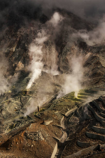 istock Volcanic cauldron of Owakudani 1291150002