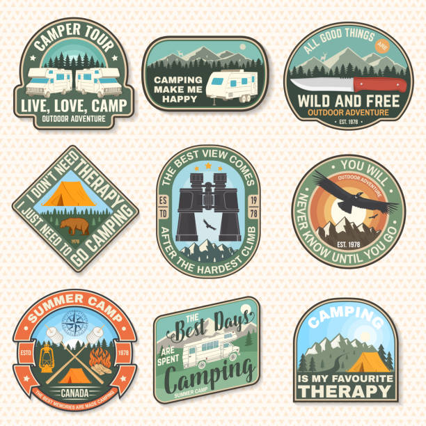 illustrations, cliparts, dessins animés et icônes de ensemble de badges de camping rv, patchs. vecteur. concept pour chemise ou logo, imprimé, timbre ou tee-shirt. conception typographique vintage avec camping-car rv, remorque de camping et silhouette de voiture tout-terrain. - motor home mobile home vehicle trailer camping