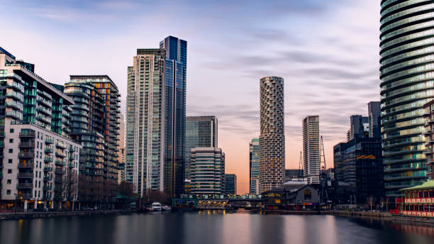 istock Golden Sunset in Canary Wharf 1291160642