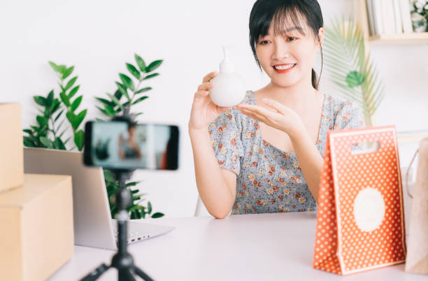istock Asian business woman 1291161200