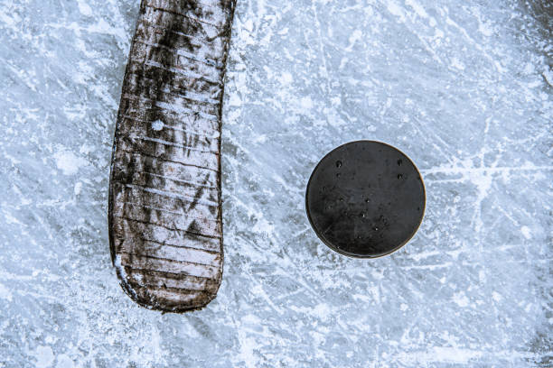 close-up stick and puck on the ice background - ice hockey hockey puck playing shooting at goal imagens e fotografias de stock