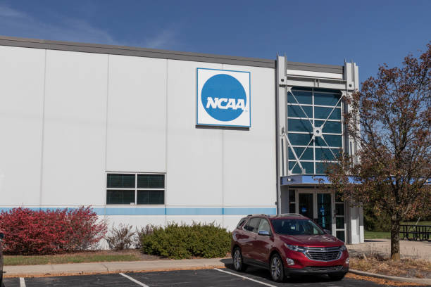 centro de distribución de la ncaa. la asociación nacional de atletismo colegiado regula los programas deportivos de muchos colegios y universidades. - bracket basketball sport ncaa fotografías e imágenes de stock