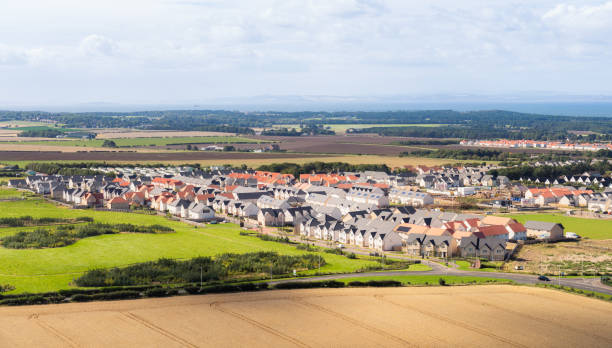 modern housing development - housing development house scotland uk imagens e fotografias de stock