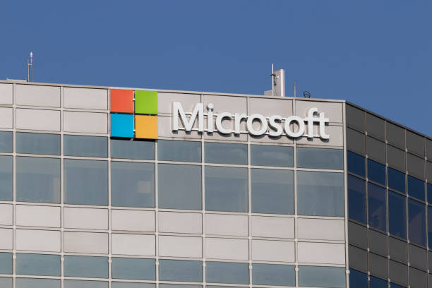 Microsoft Sales office. Microsoft plans for a future beyond the XBOX, Surface and cloud computing. Blue Ash - Circa November 2020: Microsoft Sales office. Microsoft plans for a future beyond the XBOX, Surface and cloud computing. microsoft stock pictures, royalty-free photos & images