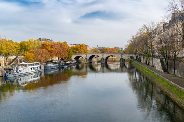 istock Paris, ile Saint-Louis, the Pont-Marie 1291272004
