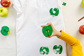 process of apple prints on clothes. step-by-step instruction