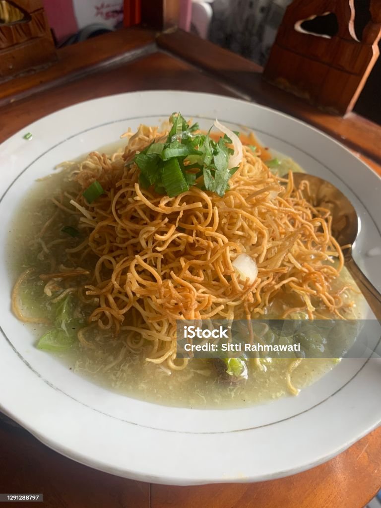 a homemade Makassar dried noodles it is Chinese Indonesian Cuisine called Makassar dried noodles, originally it is from Massakar, it serve with shrimp, sliced chicken, and squid (optional) . this shot from high angle and position . Makassar Stock Photo