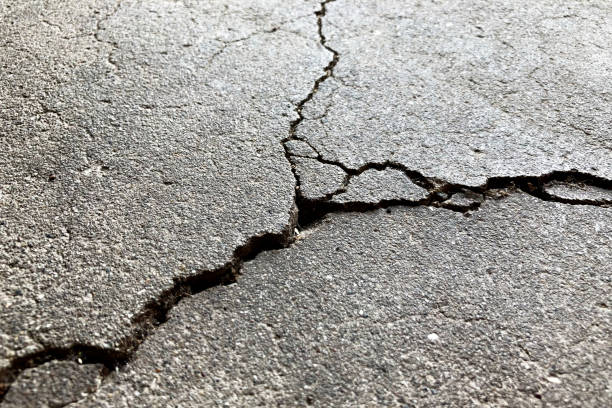 Concrete cracks. The old concrete is cracked. crevice photos stock pictures, royalty-free photos & images