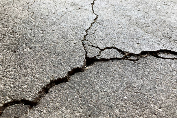 concrete cracks. - crevice imagens e fotografias de stock