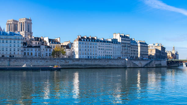istock Paris, St. Louis Island and Quai aux Fleurs 1291334172
