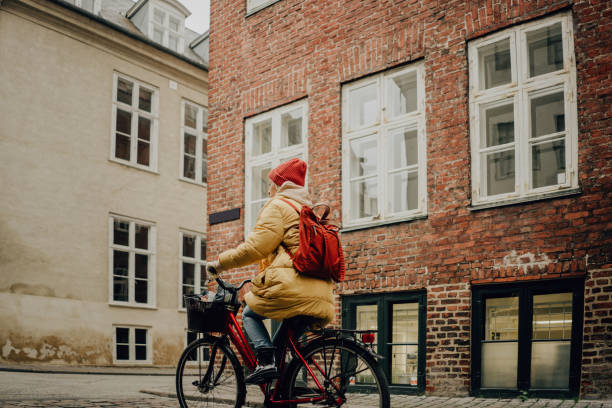 fahrradpendeln - denmark copenhagen brick street stock-fotos und bilder