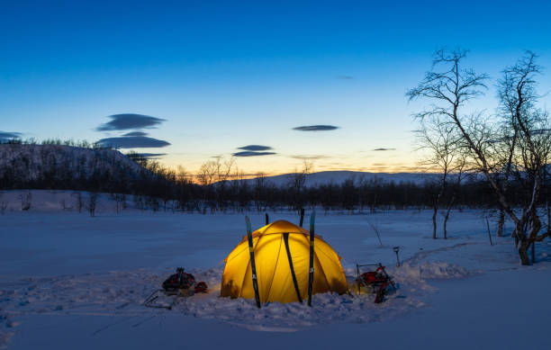 namiot w śniegu - winter landscape sweden snow zdjęcia i obrazy z banku zdj�ęć