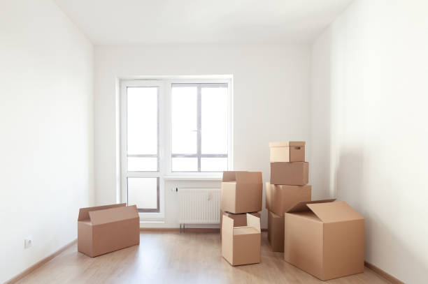 istock Movement to new apartment 1291394113