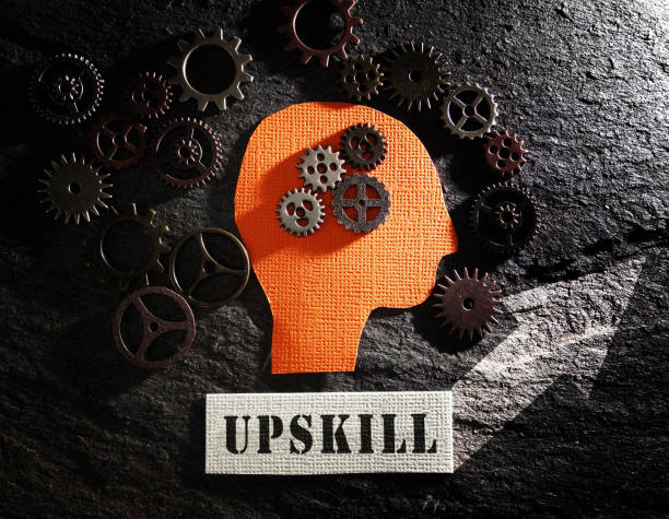Upskill and gears Head and gears with Upskill text and arrow upskilling stock pictures, royalty-free photos & images
