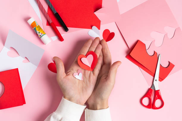 istock Step 5. DIY Valentine greeting card, instruction step by step. 1291443060