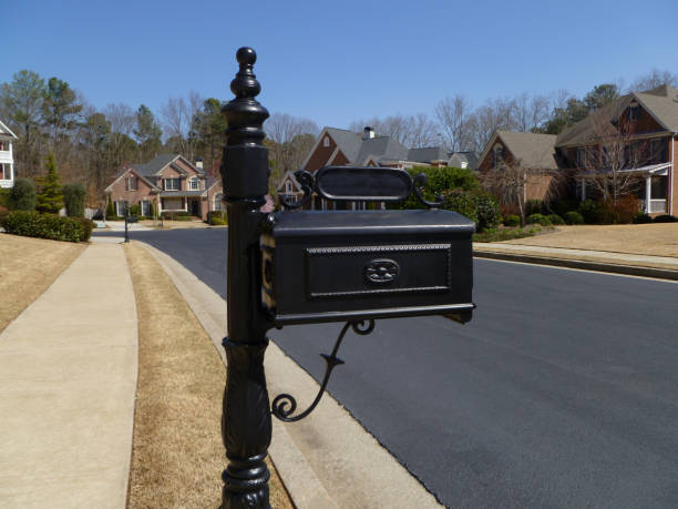 istock Close view of a typical american post box 1291527634
