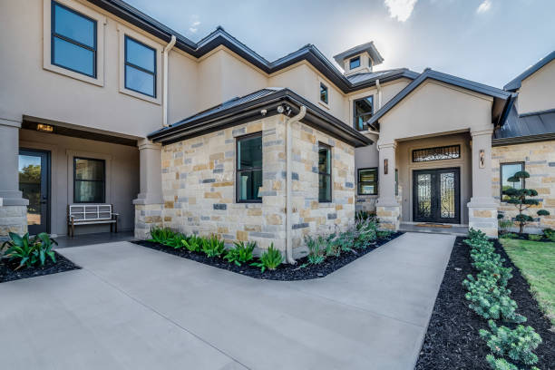 istock Options to enter this luxury home 1291541180