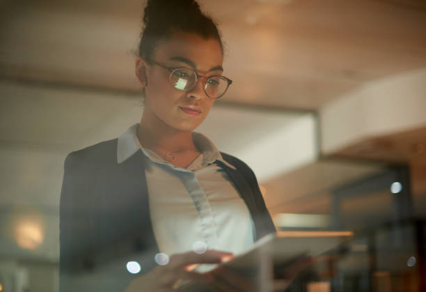 istock Linking her business to the great world online 1291546849