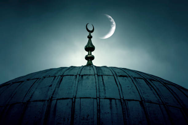 dome of an old mosque with a crescent - islam praying mosque ramadan imagens e fotografias de stock