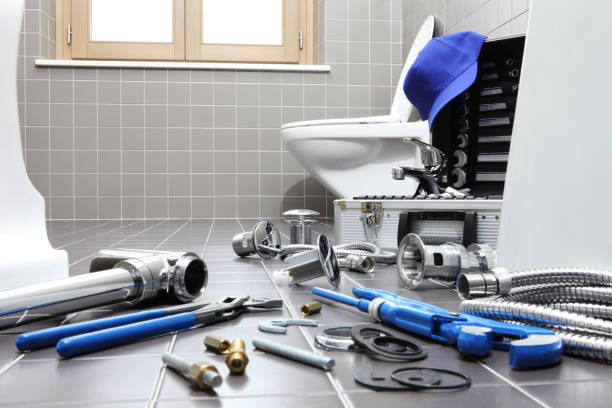 Plombier Renaix outils et équipement de plombier dans une salle de bains, service de réparation de plomberie.