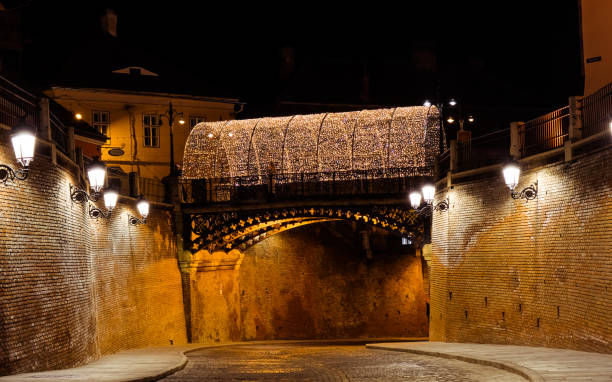 el puente de las mentiras con adornos navideños - europe bridge editorial eastern europe fotografías e imágenes de stock