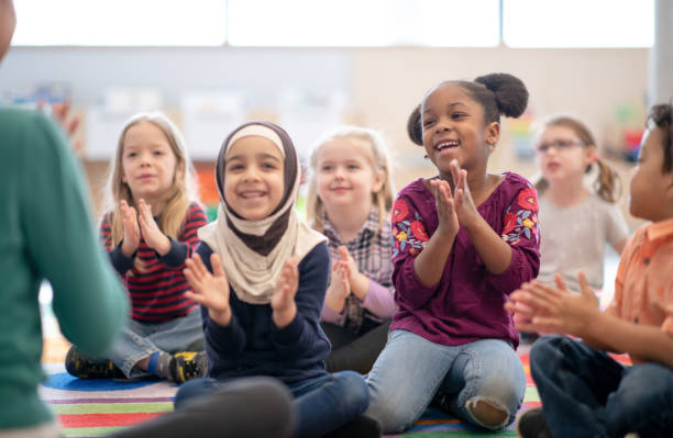 istock Sing along with preschool children 1291604671