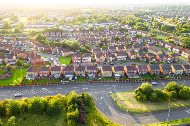 주택 단지 및 도로 - housing development house scotland uk 뉴스 사진 이미지