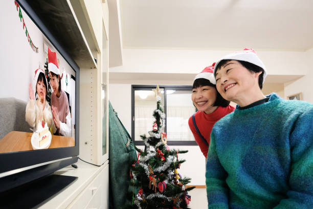 istock Online Christmas between families 1291620501