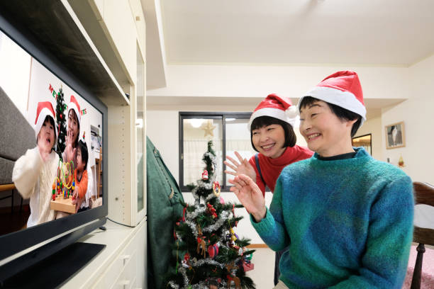 istock Online Christmas between families 1291621057