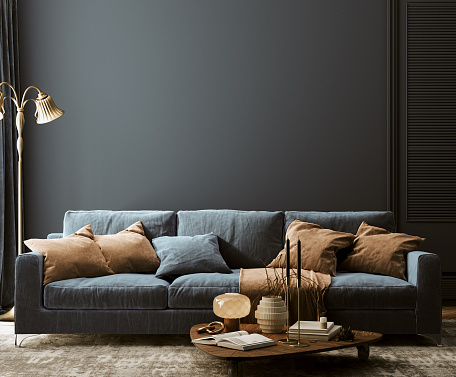 Maquillaje interior moderno con sofá azul oscuro, mesa y decoración en la sala de estar photo