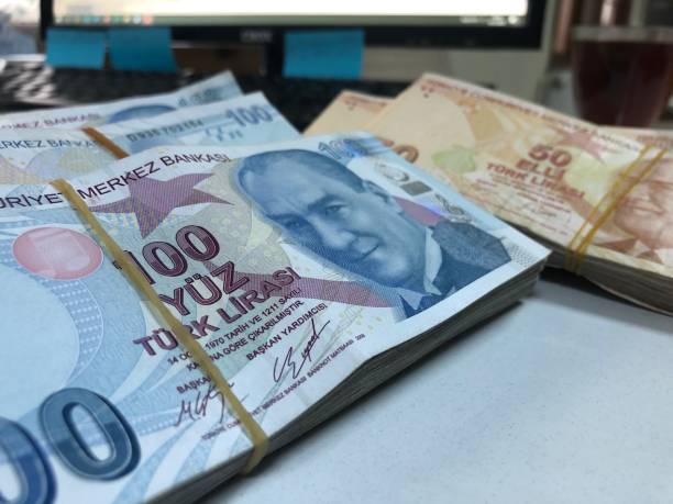 türkische lira, türkisches geld, türkisches geld - geldschein stock-fotos und bilder