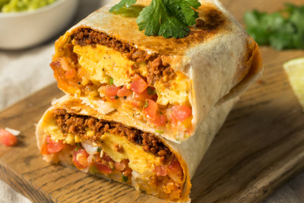 domowe śniadanie chorizo burrito - burrito zdjęcia i obrazy z banku zdjęć