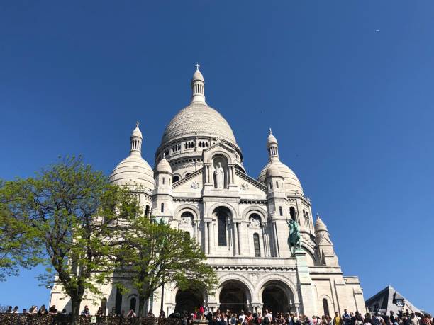istock Sacre coeur paris Blue Sky Europe Dream 1291656950