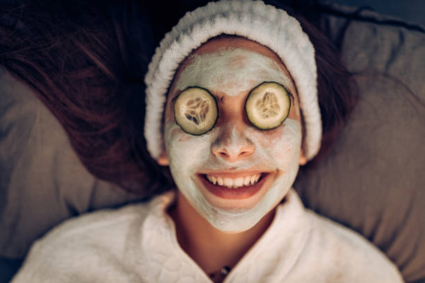 beauty treatment - facial mask spa treatment cucumber human face imagens e fotografias de stock