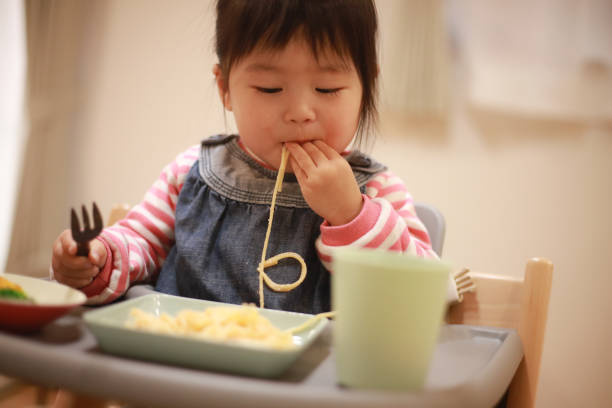 istock Girl to eat 1291729151