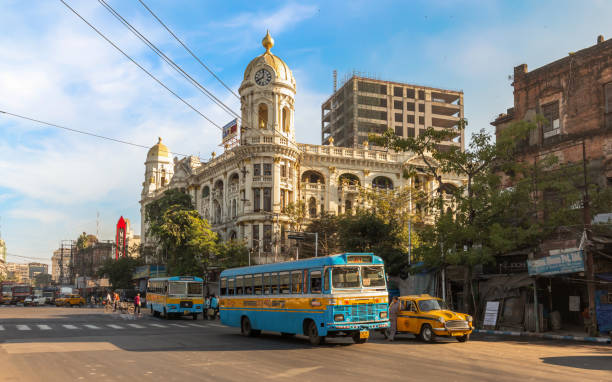 Indian city road with public transport busses with view of heritage buildings at Esplanade Kolkata Kolkata, November 27, 2020: City road with public transport busses and view of famous Metropolitan heritage building at Esplanade Kolkata kolkata stock pictures, royalty-free photos & images
